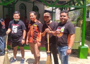 Sambut Ibadah Puasa Ramadhan, Pemuda Pancasila Siantar Barat Bersih-bersih Rumah Ibadah