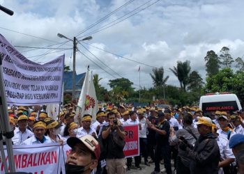 Izin Direksi PTPN IV, Seribu Karyawan Berunjukrasa ke Pemkab Simalungun. Berapa Kerugian Keuangan Negara?